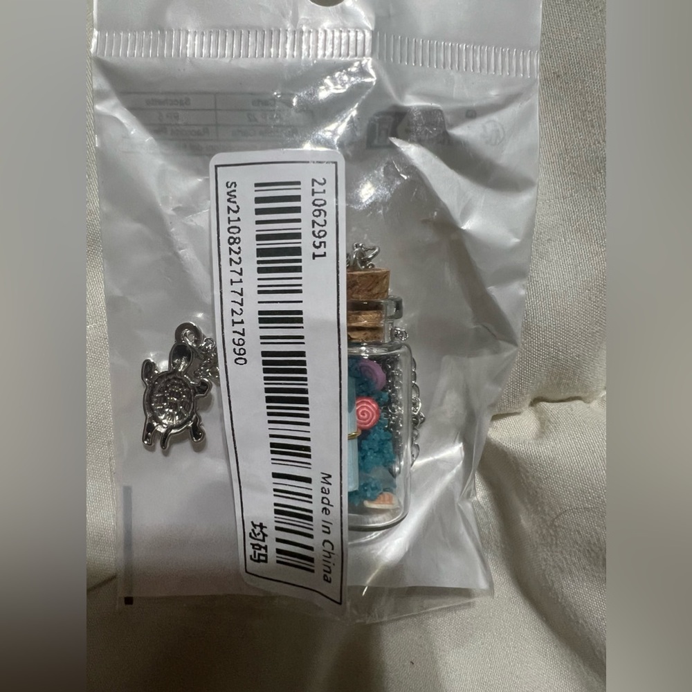 $4 LUMINOUS TURTLE BEACH NECKLACE: NEW. $4 IF BUNDLED - Picture 7 of 16
